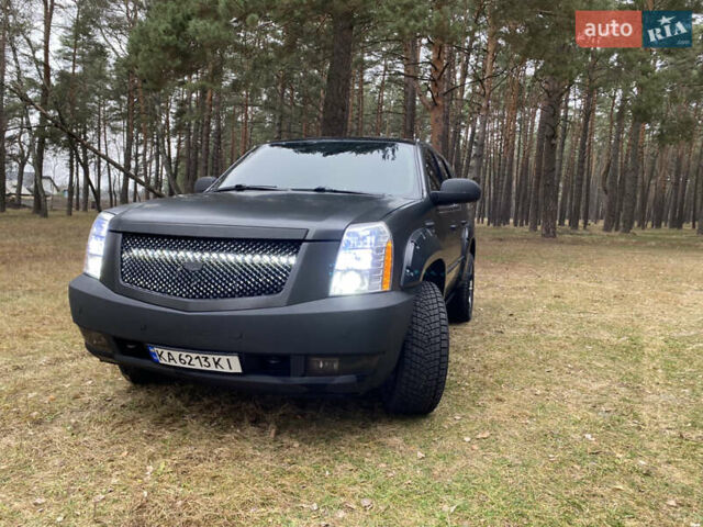 Чорний Каділак Ескалейд, об'ємом двигуна 6.2 л та пробігом 180 тис. км за 12000 $, фото 18 на Automoto.ua