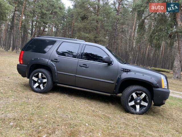 Чорний Каділак Ескалейд, об'ємом двигуна 6.2 л та пробігом 180 тис. км за 12000 $, фото 15 на Automoto.ua