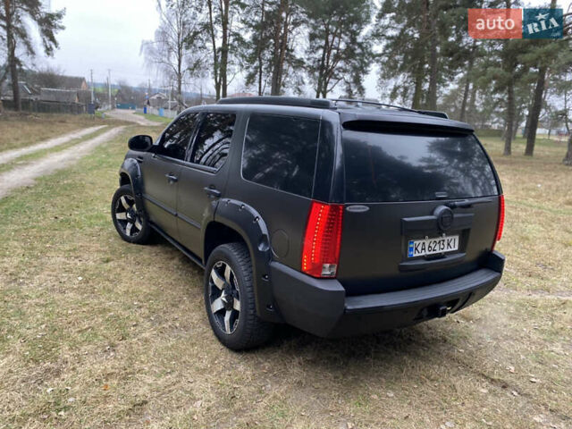 Чорний Каділак Ескалейд, об'ємом двигуна 6.2 л та пробігом 180 тис. км за 12000 $, фото 23 на Automoto.ua