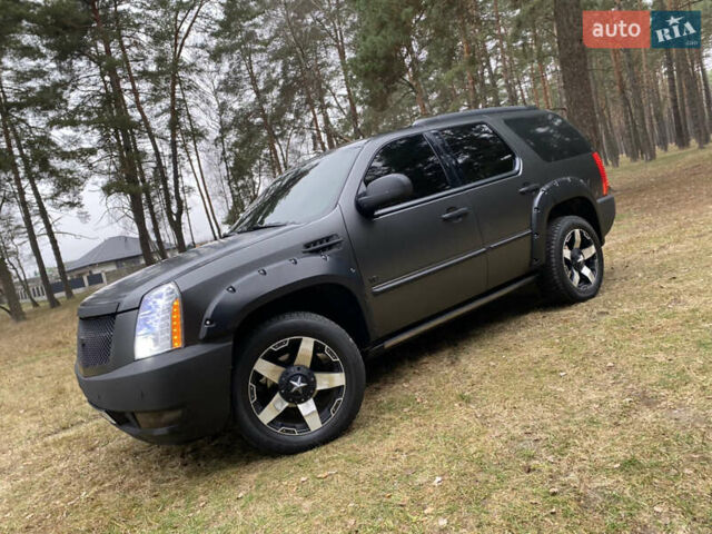 Чорний Каділак Ескалейд, об'ємом двигуна 6.2 л та пробігом 180 тис. км за 12000 $, фото 37 на Automoto.ua