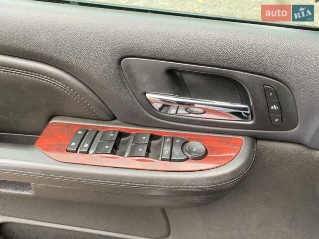 Кадиллак Эскалейд 2008 в Днепре (Днепропетровске) на Automoto.ua Черный Кадиллак Эскалейд, объемом двигателя 6 л и пробегом 154 тыс. км за 20000 $, фото 8 на Automoto.ua