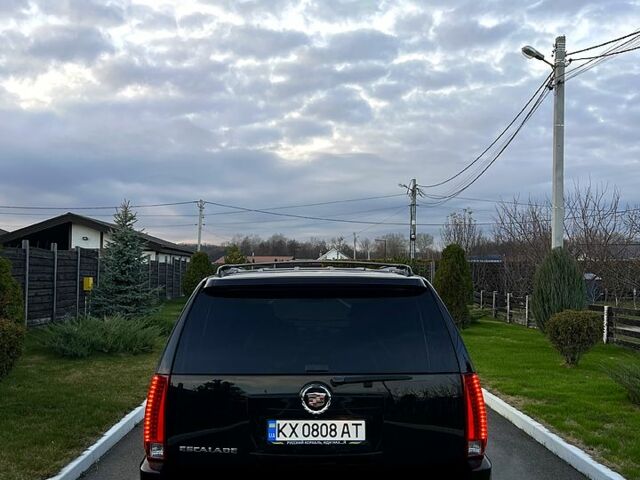 Чорний Каділак Ескалейд, об'ємом двигуна 6.2 л та пробігом 156 тис. км за 15000 $, фото 2 на Automoto.ua