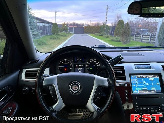 Чорний Каділак Ескалейд, об'ємом двигуна 6.2 л та пробігом 156 тис. км за 15000 $, фото 10 на Automoto.ua
