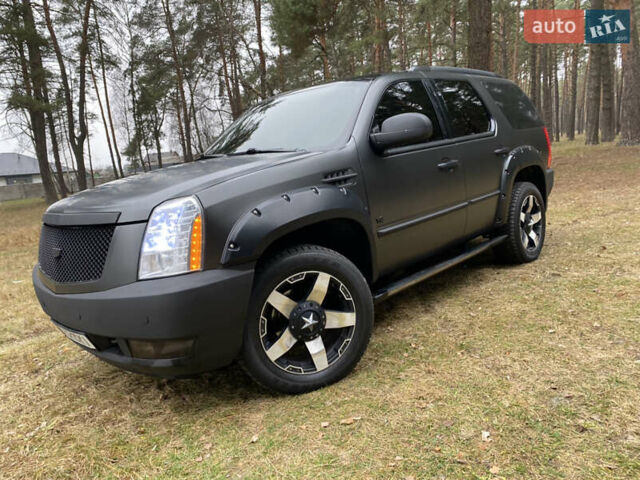 Чорний Каділак Ескалейд, об'ємом двигуна 6.2 л та пробігом 180 тис. км за 12000 $, фото 32 на Automoto.ua