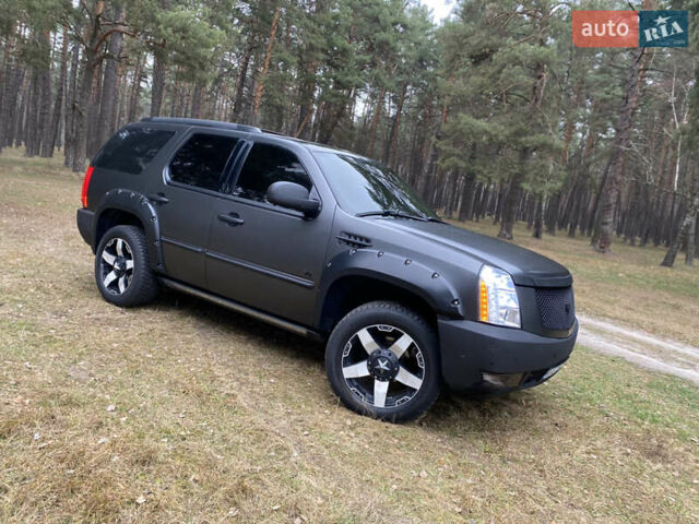 Чорний Каділак Ескалейд, об'ємом двигуна 6.2 л та пробігом 180 тис. км за 12000 $, фото 10 на Automoto.ua