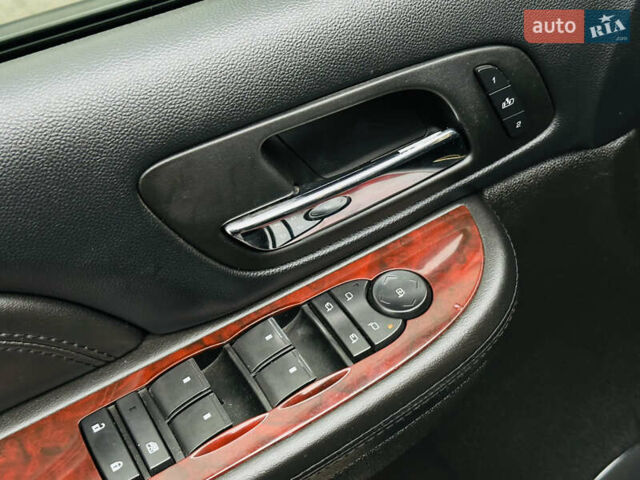 Черный Кадиллак Эскалейд, объемом двигателя 6.16 л и пробегом 255 тыс. км за 14900 $, фото 25 на Automoto.ua