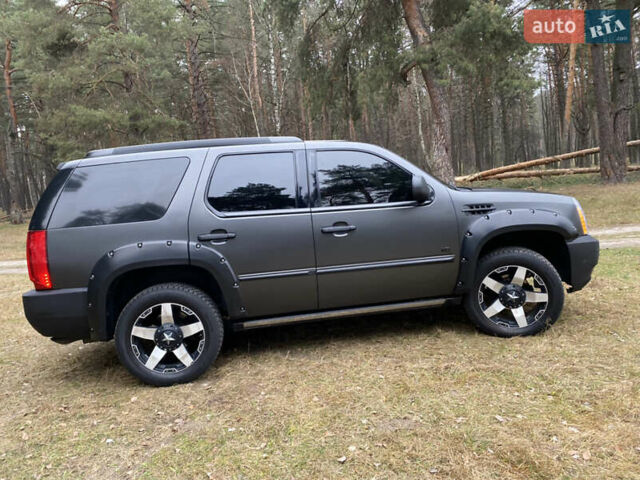 Чорний Каділак Ескалейд, об'ємом двигуна 6.2 л та пробігом 180 тис. км за 12000 $, фото 49 на Automoto.ua