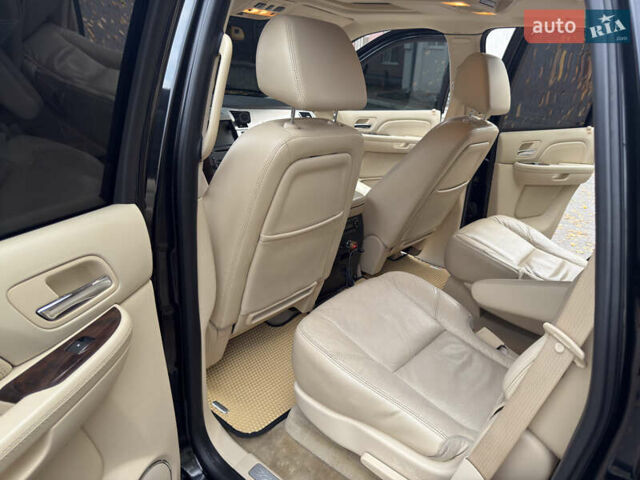 Кадиллак Эскалейд 2008 в Виннице на Automoto.ua Черный Кадиллак Эскалейд, объемом двигателя 6.2 л и пробегом 250 тыс. км за 15950 $, фото 10 на Automoto.ua