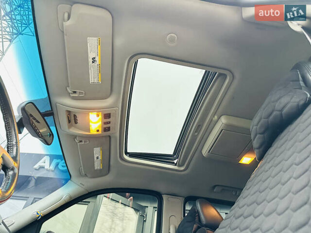 Черный Кадиллак Эскалейд, объемом двигателя 6.16 л и пробегом 255 тыс. км за 14900 $, фото 34 на Automoto.ua