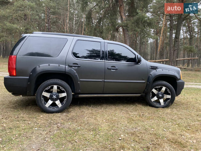 Чорний Каділак Ескалейд, об'ємом двигуна 6.2 л та пробігом 180 тис. км за 12000 $, фото 47 на Automoto.ua