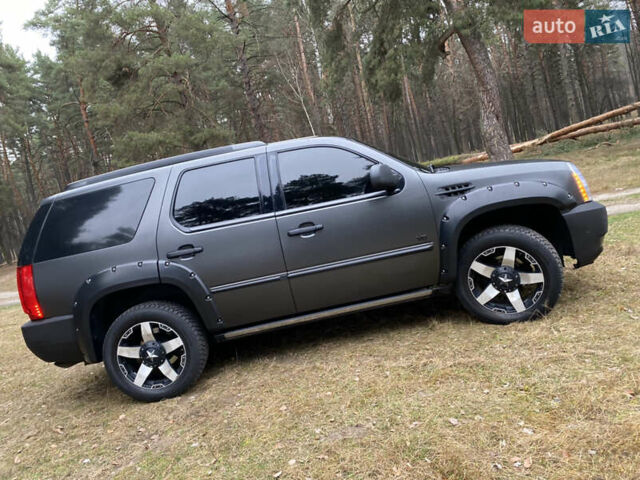 Чорний Каділак Ескалейд, об'ємом двигуна 6.2 л та пробігом 180 тис. км за 12000 $, фото 48 на Automoto.ua