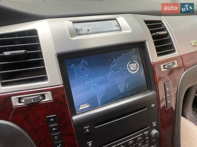 Кадиллак Эскалейд 2008 в Днепре (Днепропетровске) на Automoto.ua Черный Кадиллак Эскалейд, объемом двигателя 6 л и пробегом 154 тыс. км за 20000 $, фото 40 на Automoto.ua