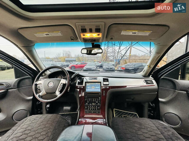 Черный Кадиллак Эскалейд, объемом двигателя 6.16 л и пробегом 255 тыс. км за 14900 $, фото 19 на Automoto.ua
