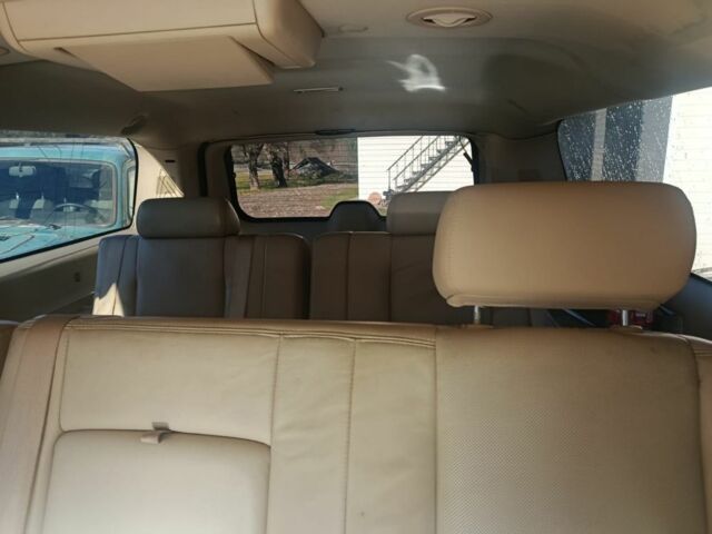 Черный Кадиллак Эскалейд, объемом двигателя 0 л и пробегом 240 тыс. км за 8000 $, фото 2 на Automoto.ua