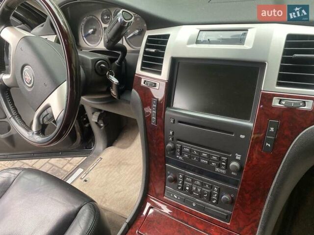 Кадиллак Эскалейд 2008 в Днепре (Днепропетровске) на Automoto.ua Черный Кадиллак Эскалейд, объемом двигателя 6 л и пробегом 154 тыс. км за 20000 $, фото 12 на Automoto.ua