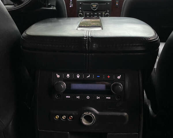 Чорний Каділак Ескалейд, об'ємом двигуна 6.2 л та пробігом 180 тис. км за 12000 $, фото 66 на Automoto.ua