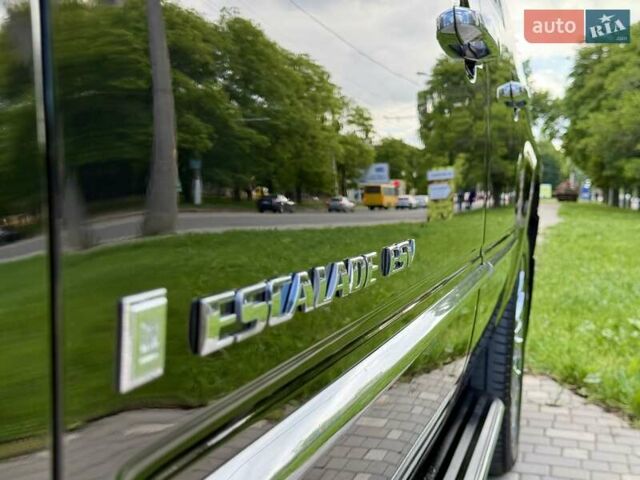 Черный Кадиллак Эскалейд, объемом двигателя 6.2 л и пробегом 170 тыс. км за 23900 $, фото 10 на Automoto.ua