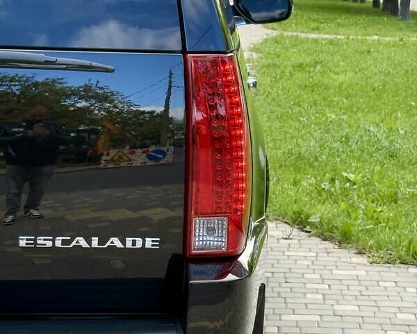 Черный Кадиллак Эскалейд, объемом двигателя 6.2 л и пробегом 170 тыс. км за 23900 $, фото 54 на Automoto.ua