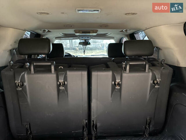 Чорний Каділак Ескалейд, об'ємом двигуна 6.2 л та пробігом 180 тис. км за 12000 $, фото 55 на Automoto.ua