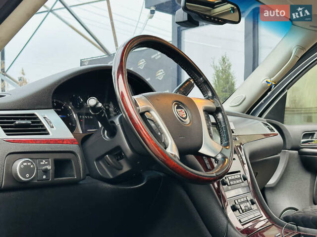 Черный Кадиллак Эскалейд, объемом двигателя 6.16 л и пробегом 255 тыс. км за 14900 $, фото 13 на Automoto.ua