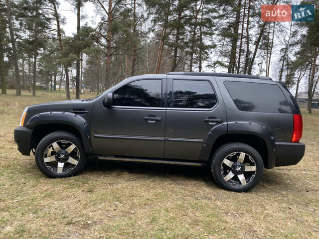 Чорний Каділак Ескалейд, об'ємом двигуна 6.2 л та пробігом 180 тис. км за 12000 $, фото 28 на Automoto.ua