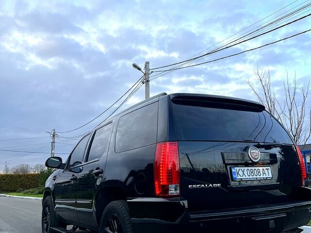 Черный Кадиллак Эскалейд, объемом двигателя 6.2 л и пробегом 155 тыс. км за 15000 $, фото 5 на Automoto.ua