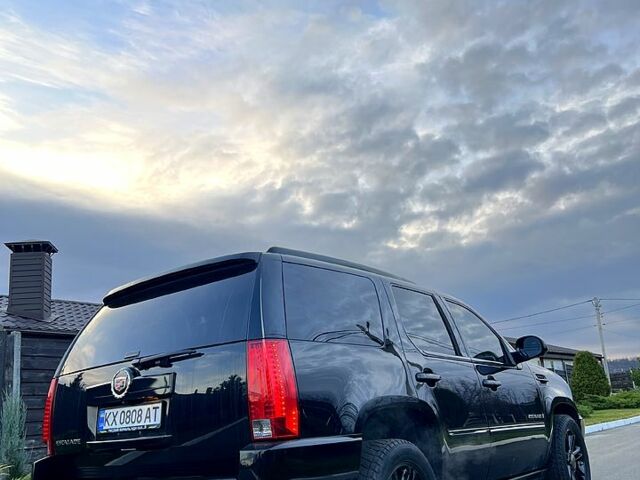 Черный Кадиллак Эскалейд, объемом двигателя 6.2 л и пробегом 155 тыс. км за 15000 $, фото 3 на Automoto.ua