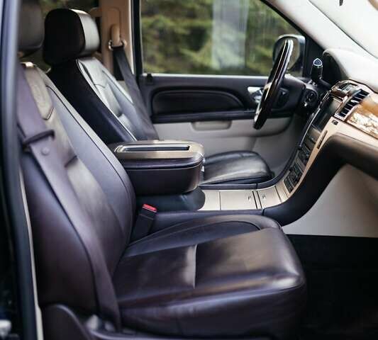 Чорний Каділак Ескалейд, об'ємом двигуна 6.16 л та пробігом 250 тис. км за 26999 $, фото 29 на Automoto.ua