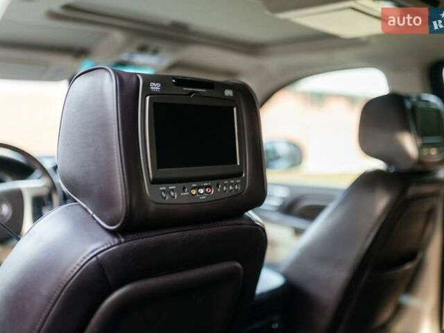 Чорний Каділак Ескалейд, об'ємом двигуна 6.16 л та пробігом 250 тис. км за 26999 $, фото 12 на Automoto.ua