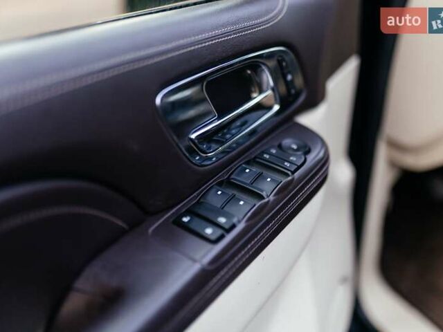 Чорний Каділак Ескалейд, об'ємом двигуна 6.16 л та пробігом 250 тис. км за 26999 $, фото 30 на Automoto.ua