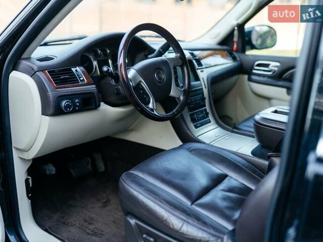 Чорний Каділак Ескалейд, об'ємом двигуна 6.16 л та пробігом 250 тис. км за 26999 $, фото 33 на Automoto.ua