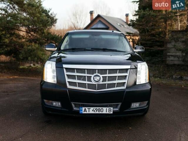 Чорний Каділак Ескалейд, об'ємом двигуна 6.16 л та пробігом 250 тис. км за 26999 $, фото 3 на Automoto.ua