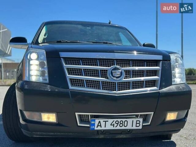 Чорний Каділак Ескалейд, об'ємом двигуна 6.16 л та пробігом 150 тис. км за 26999 $, фото 2 на Automoto.ua