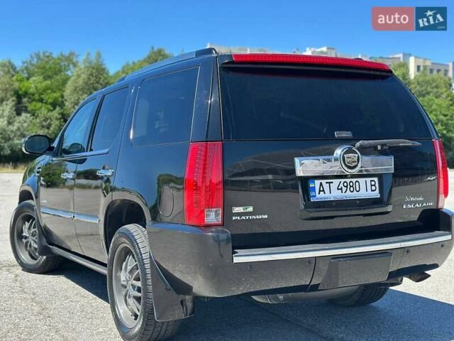Чорний Каділак Ескалейд, об'ємом двигуна 6.16 л та пробігом 150 тис. км за 26999 $, фото 19 на Automoto.ua