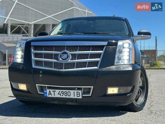 Чорний Каділак Ескалейд, об'ємом двигуна 6.16 л та пробігом 150 тис. км за 26999 $, фото 4 на Automoto.ua