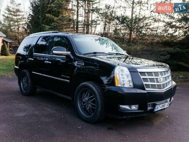 Чорний Каділак Ескалейд, об'ємом двигуна 6.16 л та пробігом 250 тис. км за 26999 $, фото 1 на Automoto.ua
