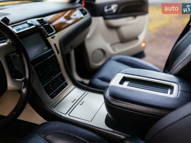 Чорний Каділак Ескалейд, об'ємом двигуна 6.16 л та пробігом 250 тис. км за 26999 $, фото 32 на Automoto.ua