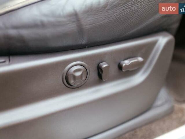 Чорний Каділак Ескалейд, об'ємом двигуна 6.16 л та пробігом 250 тис. км за 26999 $, фото 24 на Automoto.ua