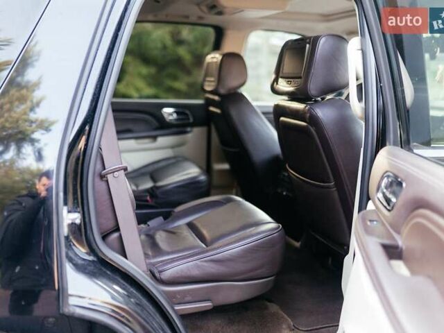 Чорний Каділак Ескалейд, об'ємом двигуна 6.16 л та пробігом 250 тис. км за 26999 $, фото 14 на Automoto.ua