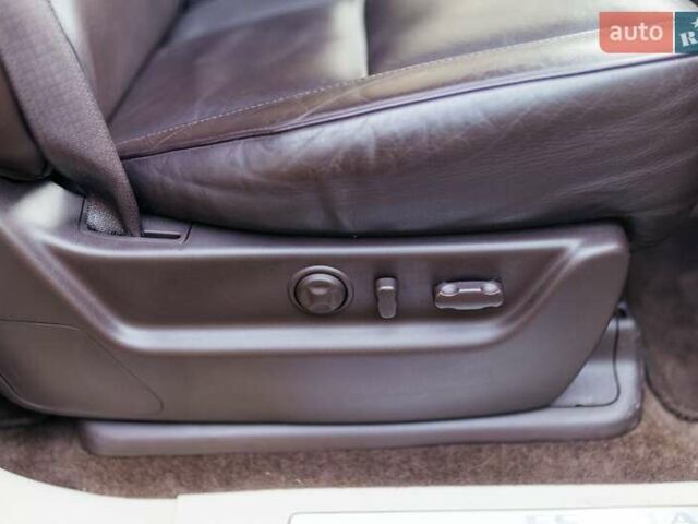 Чорний Каділак Ескалейд, об'ємом двигуна 6.16 л та пробігом 250 тис. км за 26999 $, фото 28 на Automoto.ua