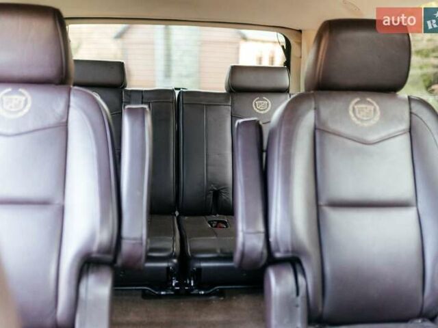 Чорний Каділак Ескалейд, об'ємом двигуна 6.16 л та пробігом 250 тис. км за 26999 $, фото 20 на Automoto.ua