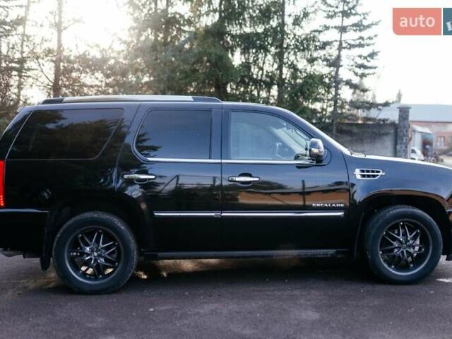 Чорний Каділак Ескалейд, об'ємом двигуна 6.16 л та пробігом 250 тис. км за 26999 $, фото 6 на Automoto.ua