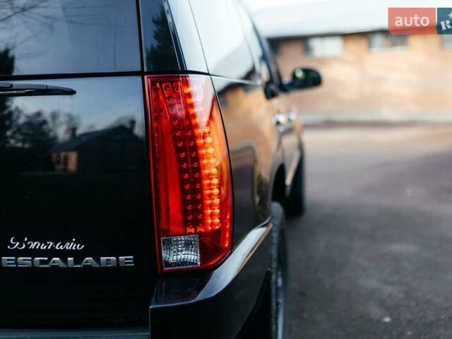 Чорний Каділак Ескалейд, об'ємом двигуна 6.16 л та пробігом 250 тис. км за 26999 $, фото 8 на Automoto.ua