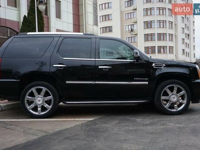 Черный Кадиллак Эскалейд, объемом двигателя 6.16 л и пробегом 221 тыс. км за 25000 $, фото 7 на Automoto.ua