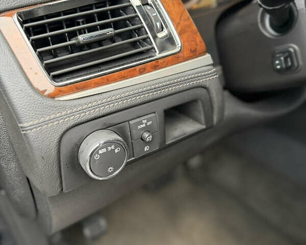 Черный Кадиллак Эскалейд, объемом двигателя 6.18 л и пробегом 231 тыс. км за 29500 $, фото 39 на Automoto.ua