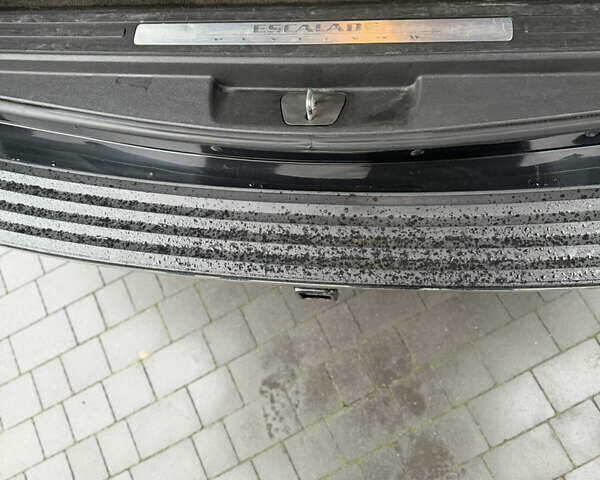Черный Кадиллак Эскалейд, объемом двигателя 6.18 л и пробегом 231 тыс. км за 29500 $, фото 79 на Automoto.ua