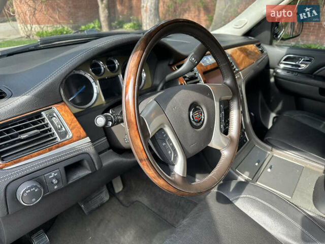 Кадиллак Эскалейд 2013 в Львове на Automoto.ua Черный Кадиллак Эскалейд, объемом двигателя 6.18 л и пробегом 300 тыс. км за 19500 $, фото 12 на Automoto.ua