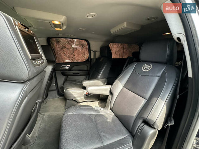 Кадиллак Эскалейд 2013 в Львове на Automoto.ua Черный Кадиллак Эскалейд, объемом двигателя 6.18 л и пробегом 300 тыс. км за 19500 $, фото 14 на Automoto.ua