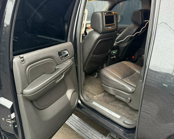 Черный Кадиллак Эскалейд, объемом двигателя 6.18 л и пробегом 231 тыс. км за 29500 $, фото 64 на Automoto.ua