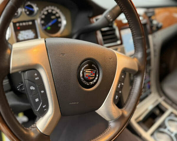 Черный Кадиллак Эскалейд, объемом двигателя 6.18 л и пробегом 231 тыс. км за 29500 $, фото 50 на Automoto.ua